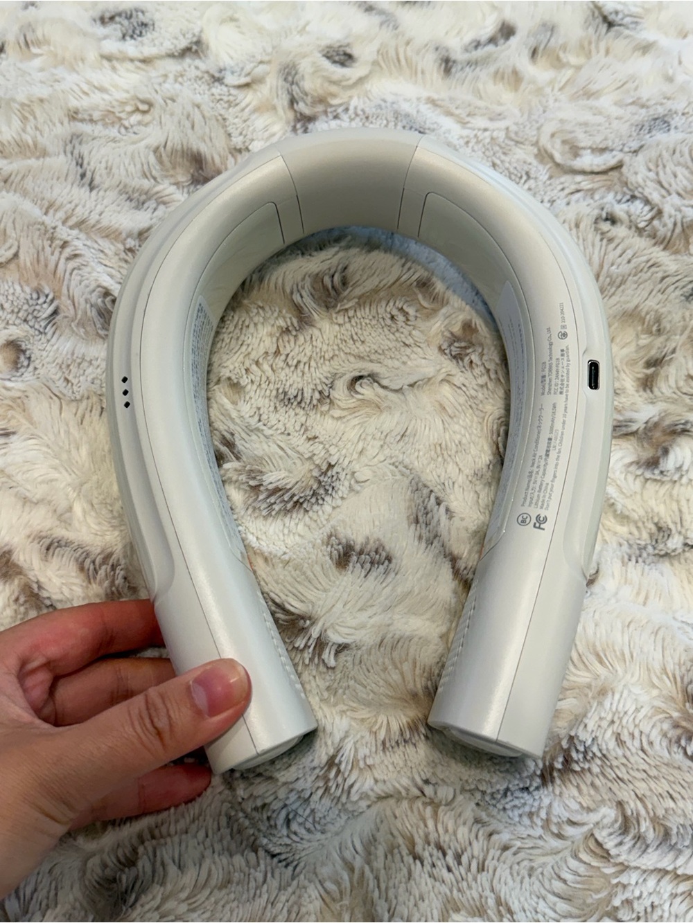🆕 TORRAS: White Neck Fan - Picture 4 of 5